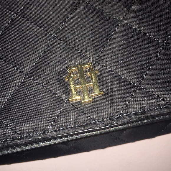 TOMMY HILFIGER Black Crossbody Bag - Picture 7 of 7